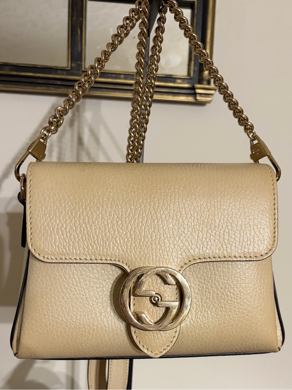 Authentic Gucci Interlocking G Chain Shoulder Bag Beige Leather Gold Hardware